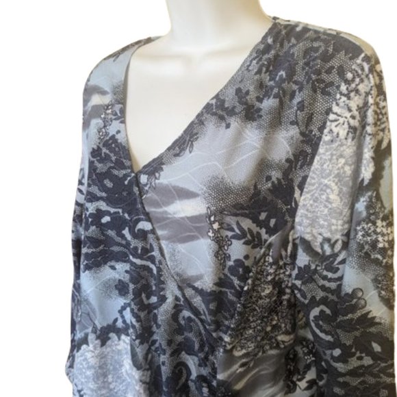 --- Blue and Gray Stretch Top Size 1X - Picture 2 of 3